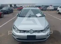 2017 Volkswagen GOLF photo