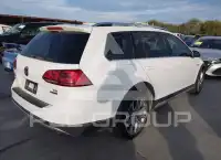 2017 Volkswagen GOLF photo