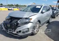 2018 Nissan ROGUE photo