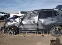 2018 Nissan ROGUE photo
