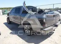 2018 Nissan TITAN фото