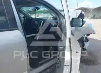 2018 Nissan TITAN photo