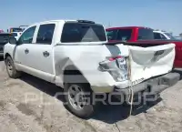2018 Nissan TITAN photo