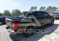 2018 Nissan TITAN photo