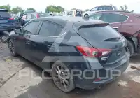 2018 Mazda 3 photo