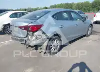 2018 Mazda 3 photo