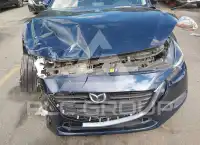 2018 Mazda 3 photo