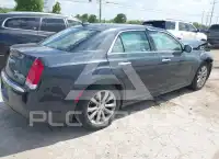 2018 Chrysler 300 photo