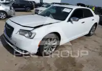 2018 Chrysler 300 photo