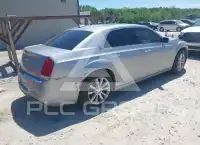 2018 Chrysler 300 фото