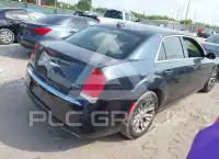 2018 Chrysler 300 photo