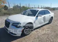 2018 Chrysler 300 photo