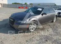 2018 Chrysler 300 photo
