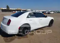 2018 Chrysler 300 photo