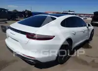 2018 Porsche PANAMERA photo