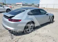 2018 Porsche Panamera photo