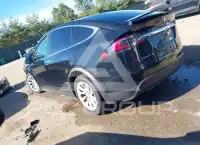 2018 Tesla Model X фото