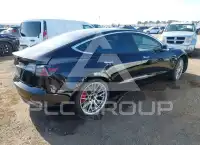 2018 Tesla Model 3 фото