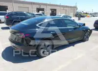 2018 Tesla Model 3 фото