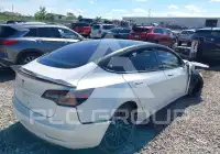 2018 Tesla Model 3 фото
