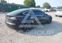 2018 Tesla Model 3 фото