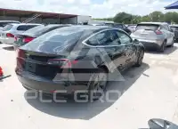 2018 Tesla Model 3 фото