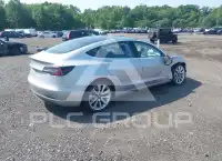2018 Tesla Model 3 фото