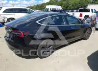 2018 Tesla Model 3 фото
