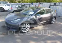 2018 Tesla Model 3 фото
