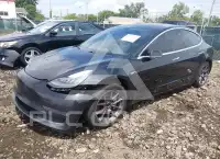 2018 Tesla Model 3 фото