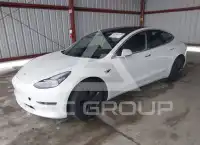 2018 Tesla Model 3 фото