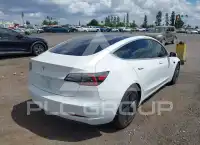 2018 Tesla Model 3 фото