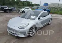 2018 Tesla Model 3 фото