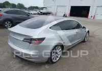 2018 Tesla Model 3 фото