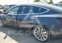 2018 Tesla Model 3 фото