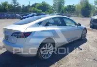 2018 Tesla Model 3 photo