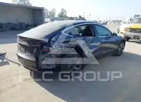 2018 Tesla Model 3 фото
