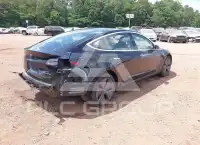 2018 Tesla Model 3 фото