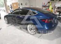 2018 Tesla Model 3 фото