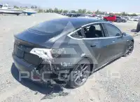 2018 Tesla Model 3 фото