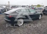 2018 Tesla Model 3 фото