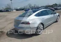 2018 Tesla Model 3 фото