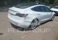 2018 Tesla Model 3 фото