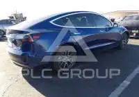 2018 Tesla Model 3 фото