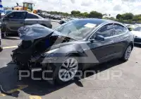 2018 Tesla Model 3 фото