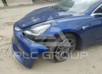 2018 Tesla Model 3 фото