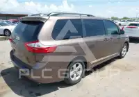 2018 Toyota SIENNA фото