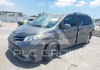 2018 Toyota SIENNA photo