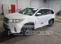 2018 Toyota Highlander photo