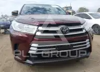 2018 Toyota Highlander photo